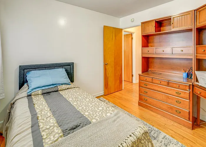 4 Mi To Dtwn: Pet-Friendly Home In Utica