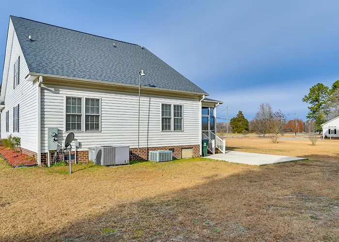9 Mi To Dtwn: Greenville Home W/ Screened Patio!