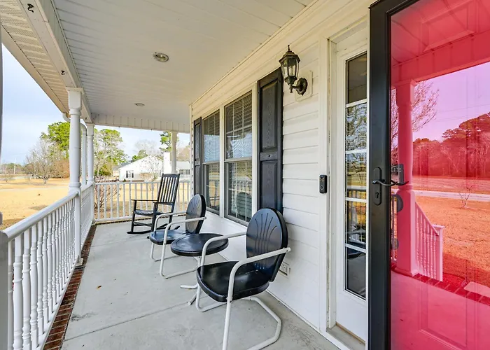 9 Mi To Dtwn: Greenville Home W/ Screened Patio!