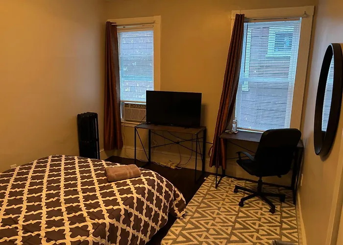 Homestay In Boston Fields Corner Area - 30 Days M