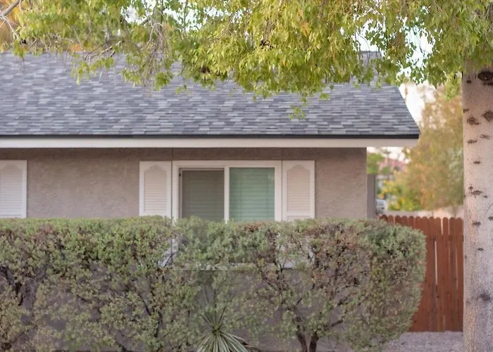 Next Getaway Home-3 Rooms, 4 Bed, 2 Bath, Backyard