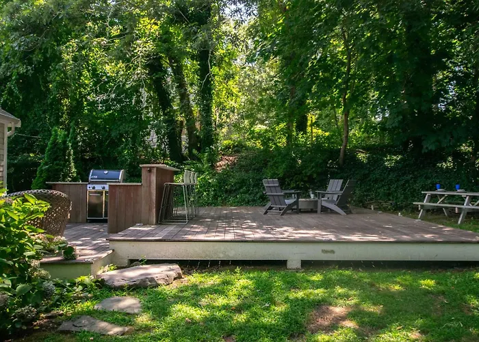 Fully Renovated Walk To Scargo Lake