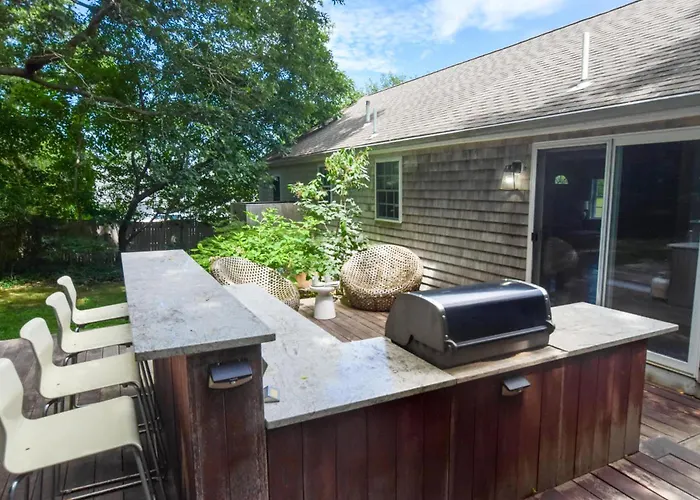 Fully Renovated Walk To Scargo Lake
