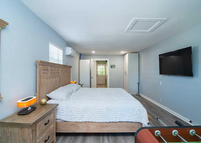 Coastal Home W/ Heated Pool: Mins To Beach & Mayo!