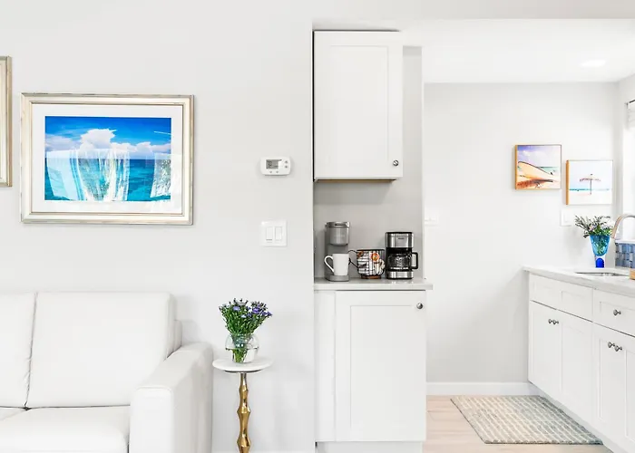 100 Steps To Beach Access - 5 Minute Walk To The Village - Private Porch
