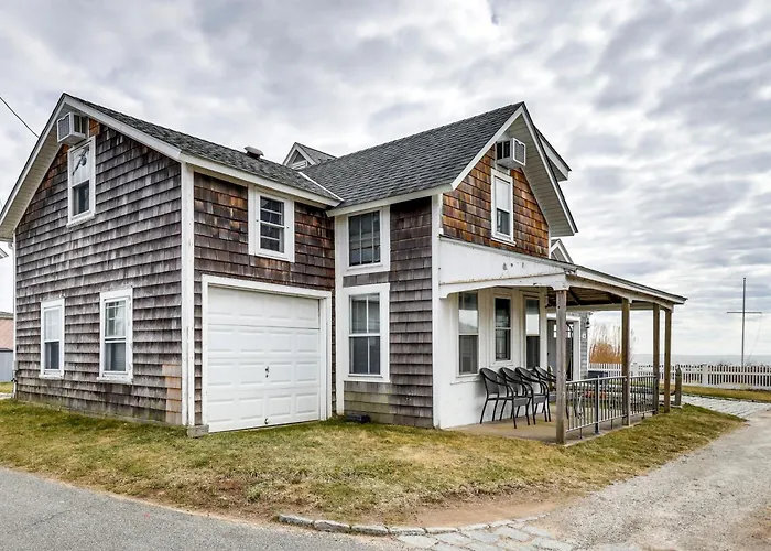 Charming Westbrook Cottage, Steps To Private Beach