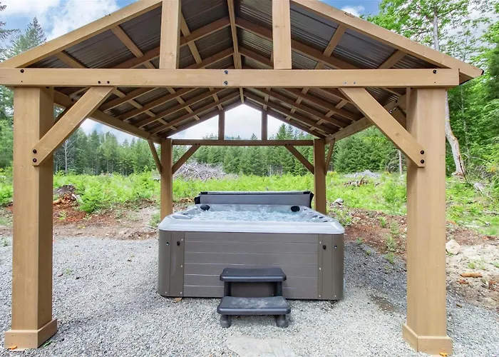 Timbers Edge | Quaint Oasis ~ Hot Tub ~ Ev Charger