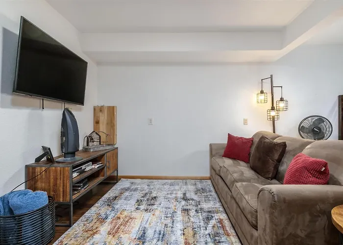 Cedar Grove Lodge | Bbq | Wifi, Hot Tub, Ac
