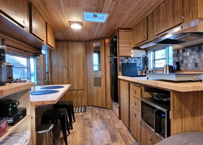 Cozy Farm Stay For Two