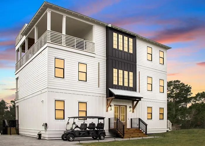 Sleeps 30, Movie Theater, Unique Pool, Golf Cart