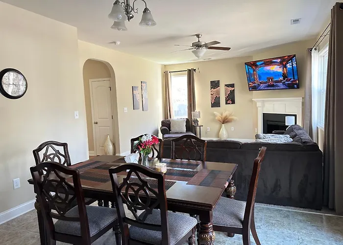 Spa, Beautiful Backyard,4Bdr, Firepit, 20 Min To Ft Bragg