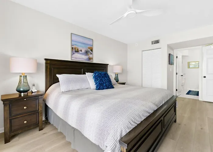 Bahia Vista Island Sunset Beauty 14360 Your Front-Row Seat To Waterfront Living