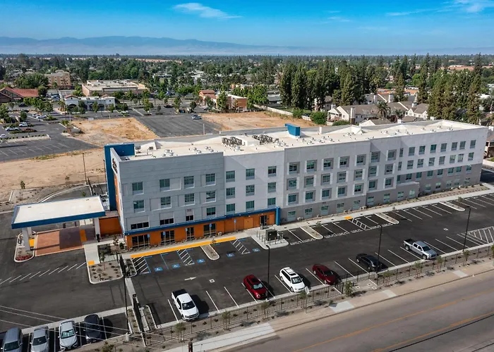 Hampton Inn & Suites Bakersfield Central