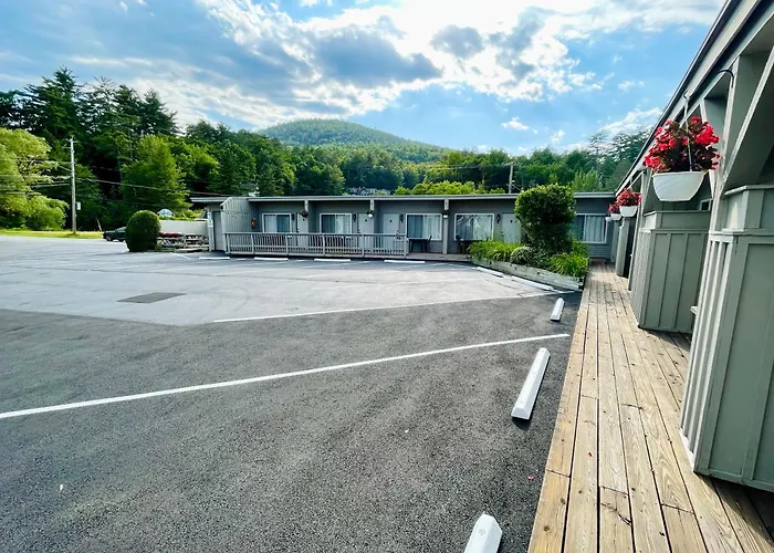 Waters Edge Lodge