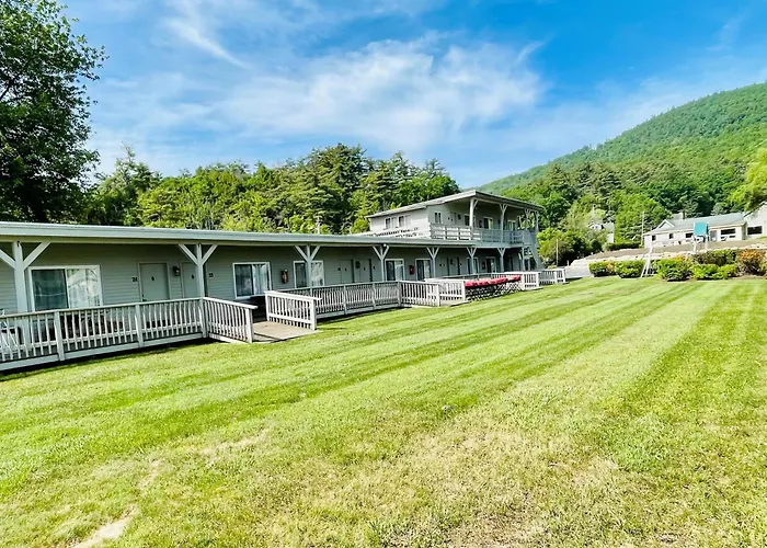 Waters Edge Lodge