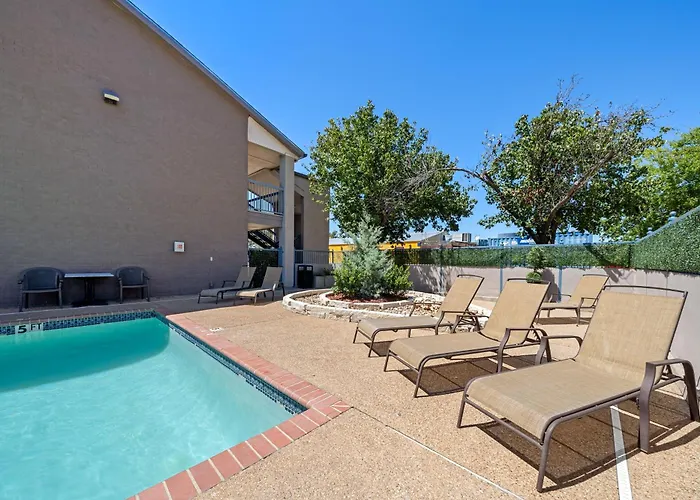 Days Inn By Wyndham Round Rock