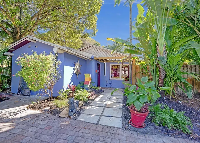 Kiki 3 - Men'S Clothing Optional Guest Houses