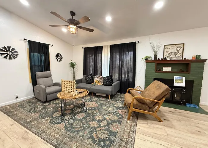 Modern Cabin, Near Snow Park, 3.5 Miles To Snp!