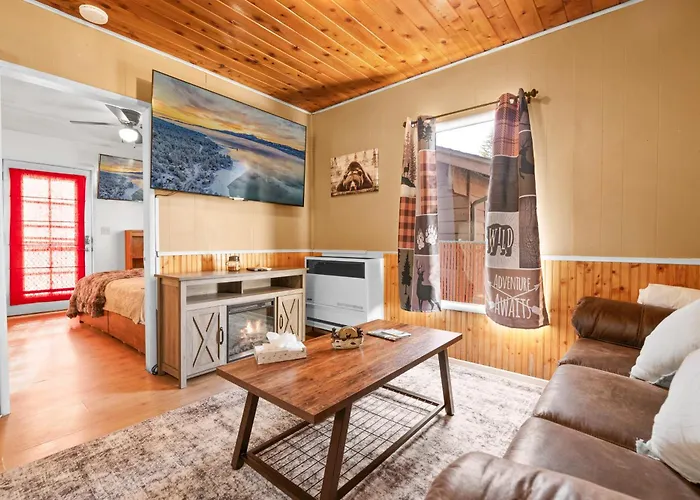 Hideaway Cabin - Cozy Romantic Cabin Perfect For Couples