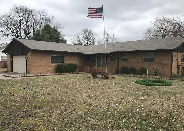 Entire House In The Heart Of Nw Ar With Office Space