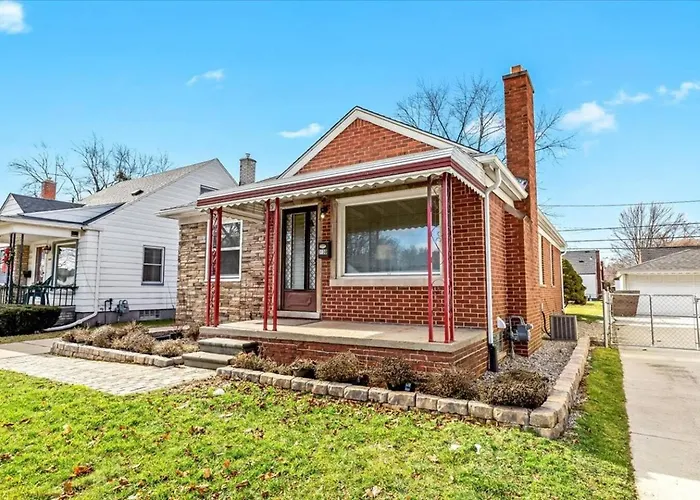 Newly Renovated 4 Bedroom 2 Bath Downtown Dearborn
