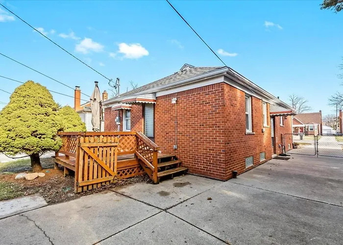 Newly Renovated 4 Bedroom 2 Bath Downtown Dearborn