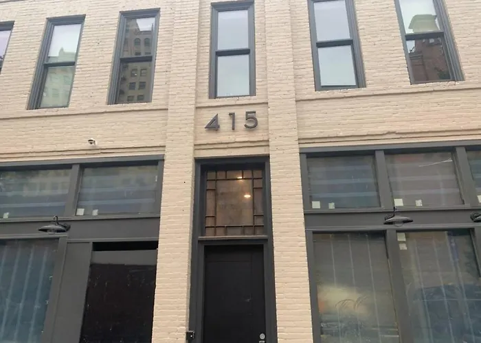 Walkable Downtown Loft With King Bed & Self Check In