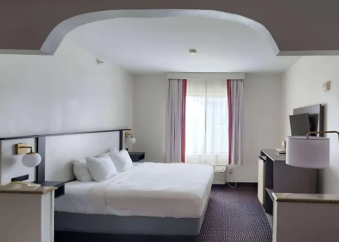 Ramada By Wyndham Columbia