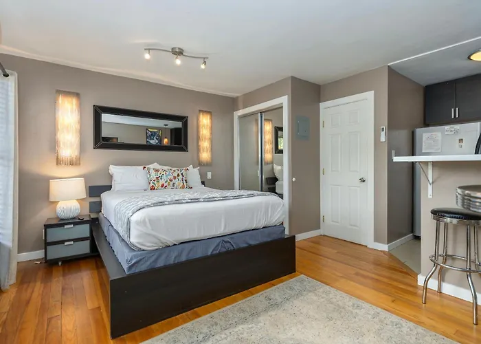 The Flagstone Boutique Inn & Suites