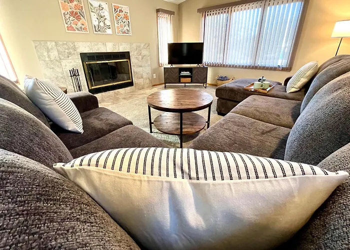 Valley View Home With Game Room, & Exclusive Beach & Pool Access