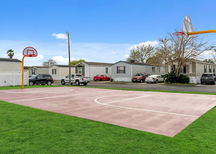 Coastal Haven Minutes From Beaches And Downtown