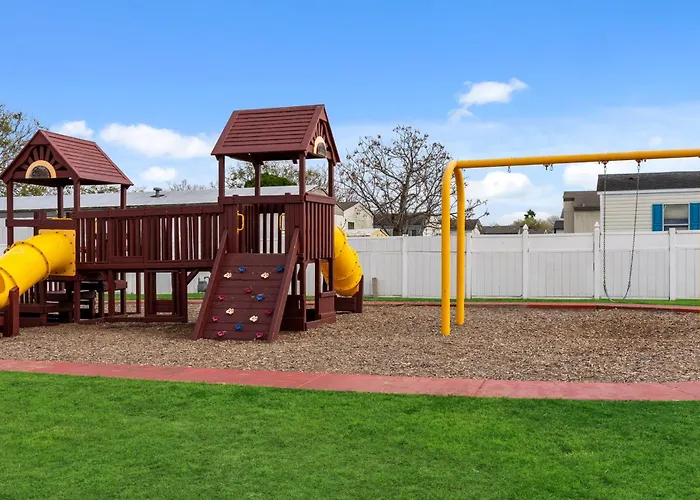 Coastal Haven Minutes From Beaches And Downtown