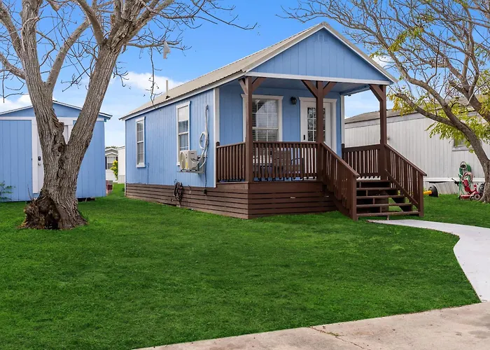 Coastal Haven Minutes From Beaches And Downtown