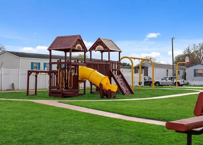 Coastal Haven Minutes From Beaches And Downtown