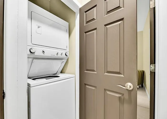 Relax & Enjoy In Our Spacious Townhome Getaway B