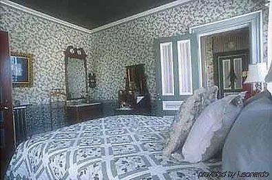 Offline: Galen C Moses House B And