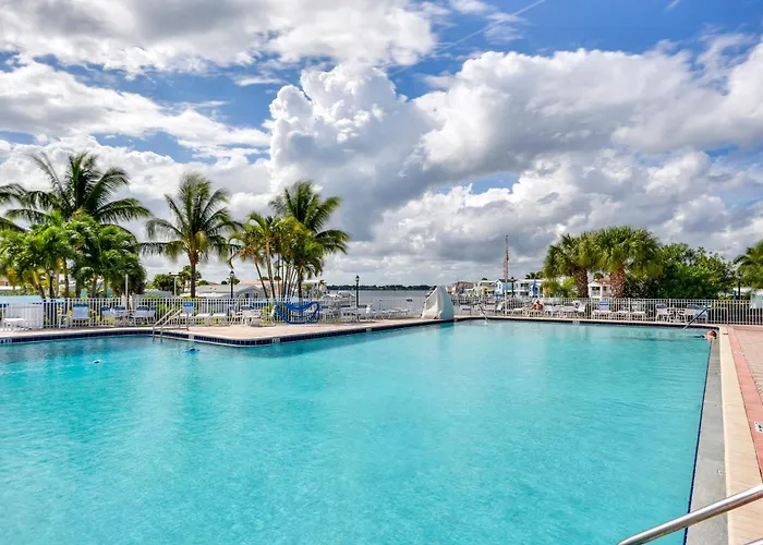 Waterfront Nettles Island Beach House: Pool Access