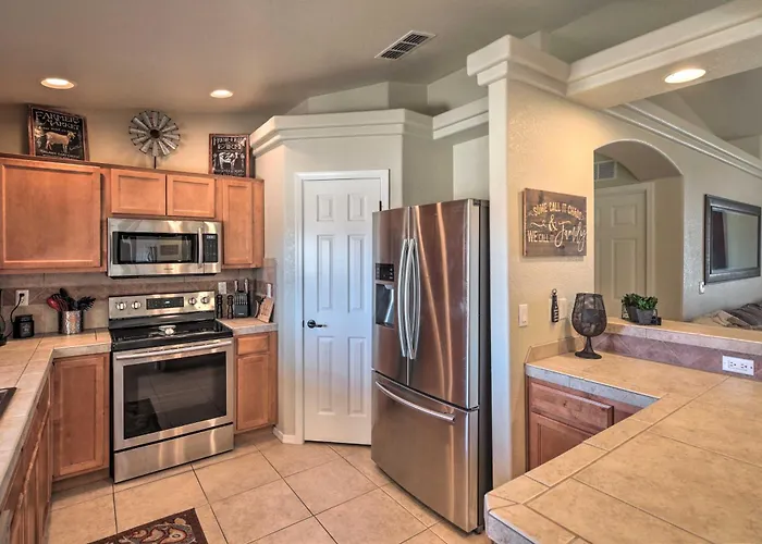 2 Mi To Beach: Lake Havasu Gem W/ Pool & Spa!