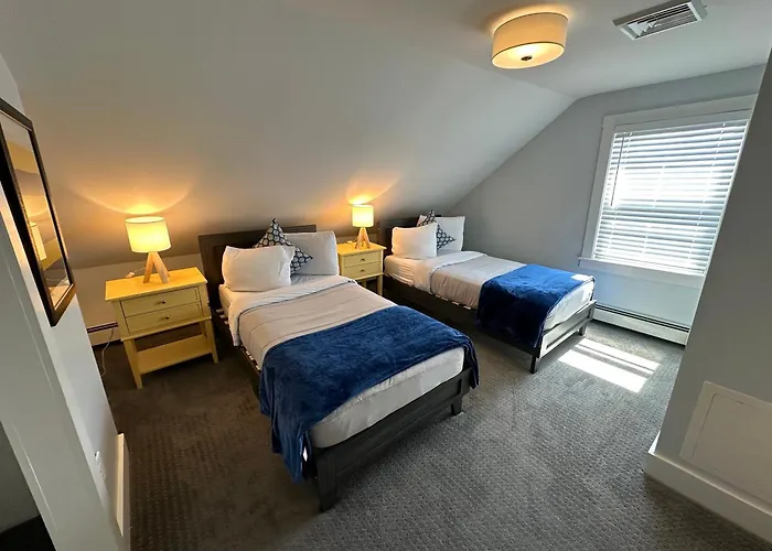 86 Dr Marcus House - Popular Broadway Area