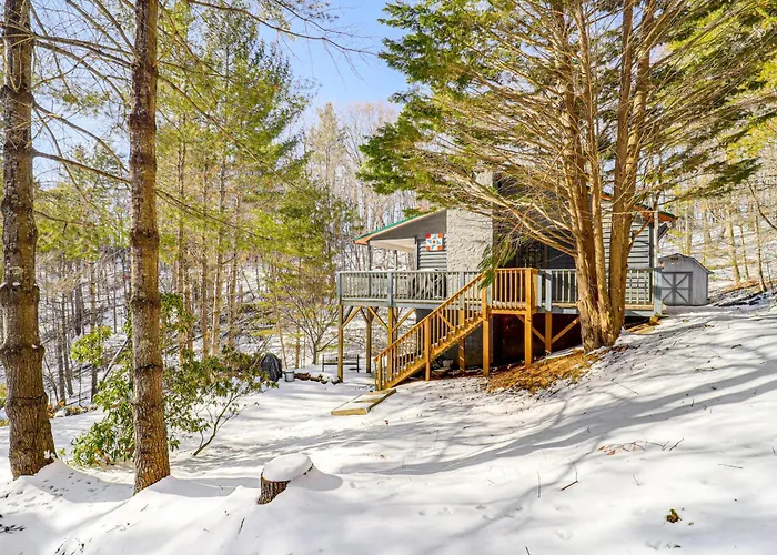 Boone Hideaway W/ Deck, Grill & Hot Tub!