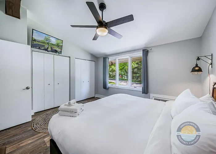 Your New Luxury Lakeview Condo W Pool Access