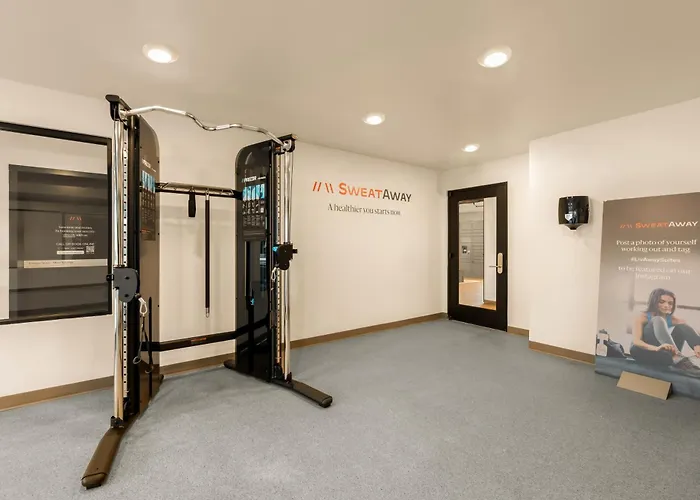 Livaway Suites Nashville-Smyrna