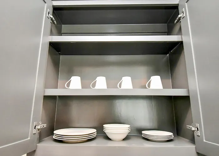 Serenity Studios - Near Med Center & Museum District