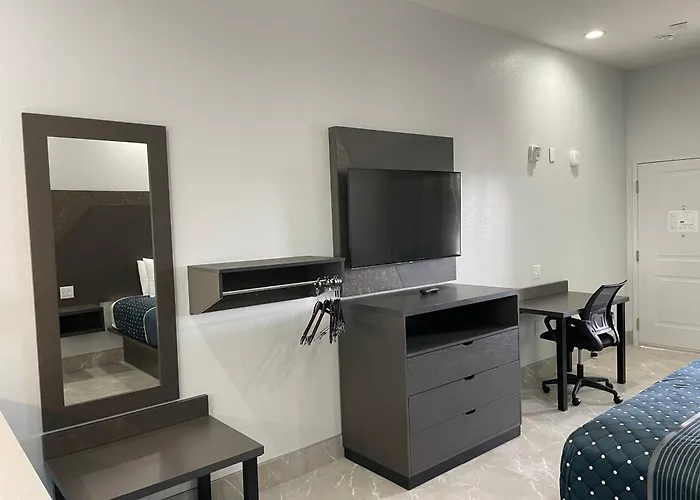 Liv Inn & Suites Houston