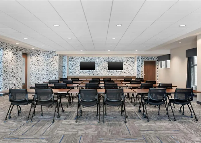 Courtyard By Marriott Milwaukee Brookfield At Poplar Creek