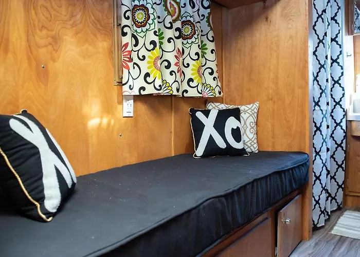 Boulderdash "Stella" The Vintage Trailer
