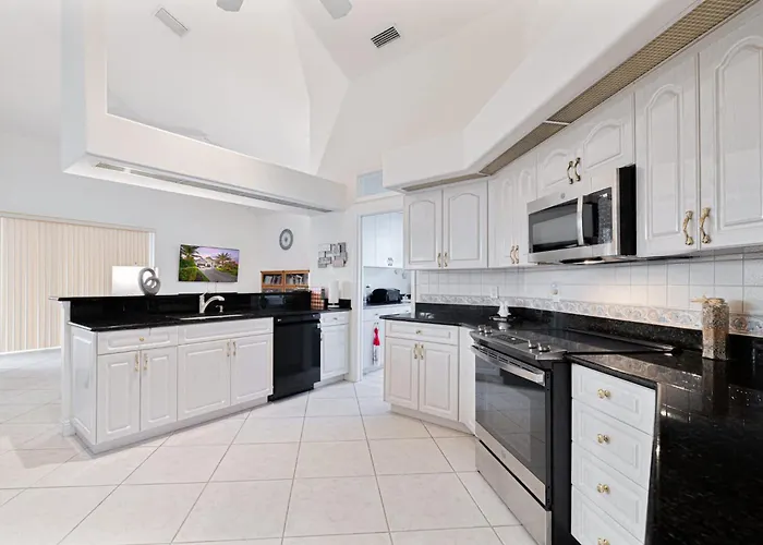 Waterfront Bliss Retreat Sailboat Access And Heated Pool