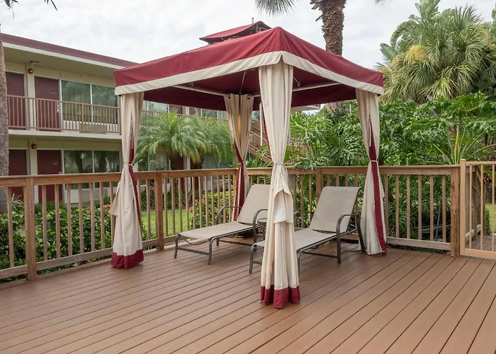 Red Roof Inn Plus+ & Suites Naples Downtown-5Th Ave S