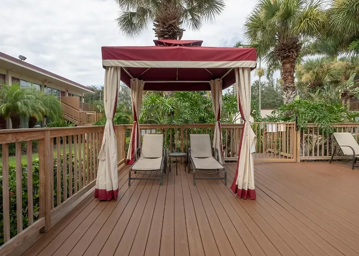 Red Roof Inn Plus+ & Suites Naples Downtown-5Th Ave S