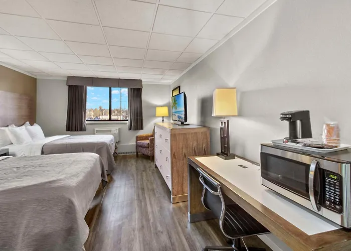 Quality Inn & Suites Green Bay Downtown